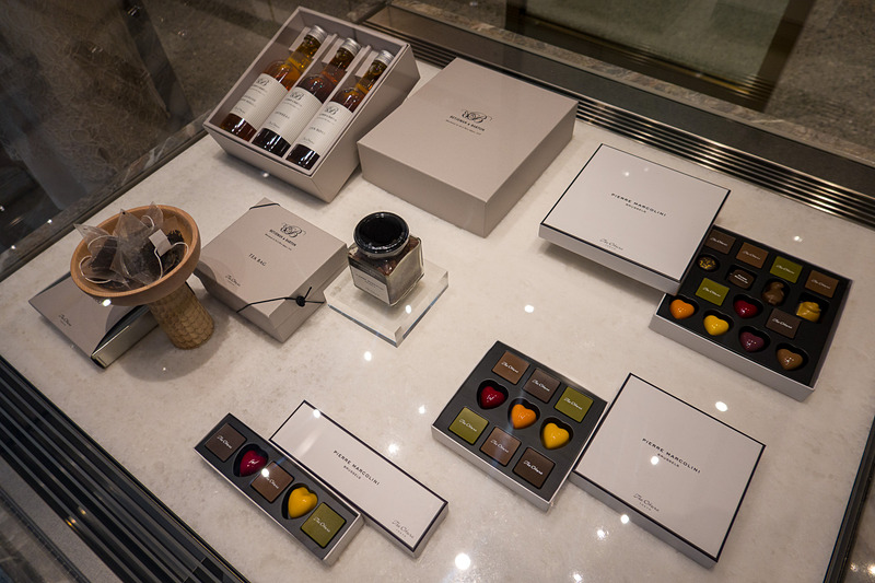 オーキッドに入ってすぐのスペースはテイクアウトなどに便利なデリカテッセン「シェフズガーデン」