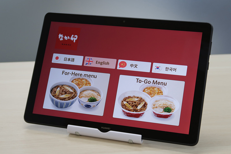 関西国際空港エアロプラザ3階に「なか卯」がオープン。同店初のキャッシュレス決済可能なタッチパネル端末を設置する