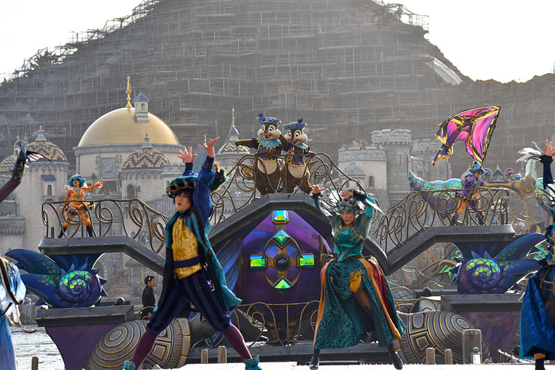 巻貝付きのハットなどでお揃いコーデのチップとデール