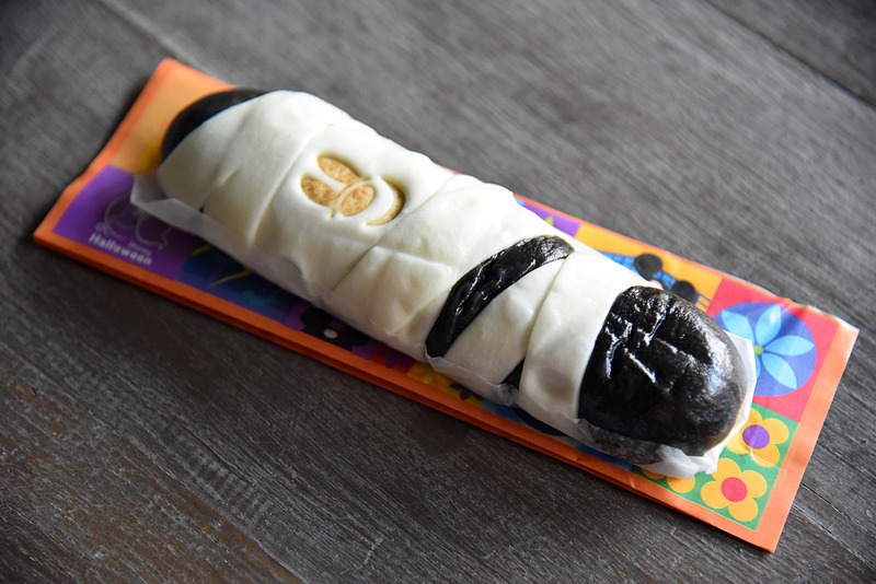 ミイラに扮したゴーストがモチーフの「スペシャルまん（チキン＆ベジタブル）」