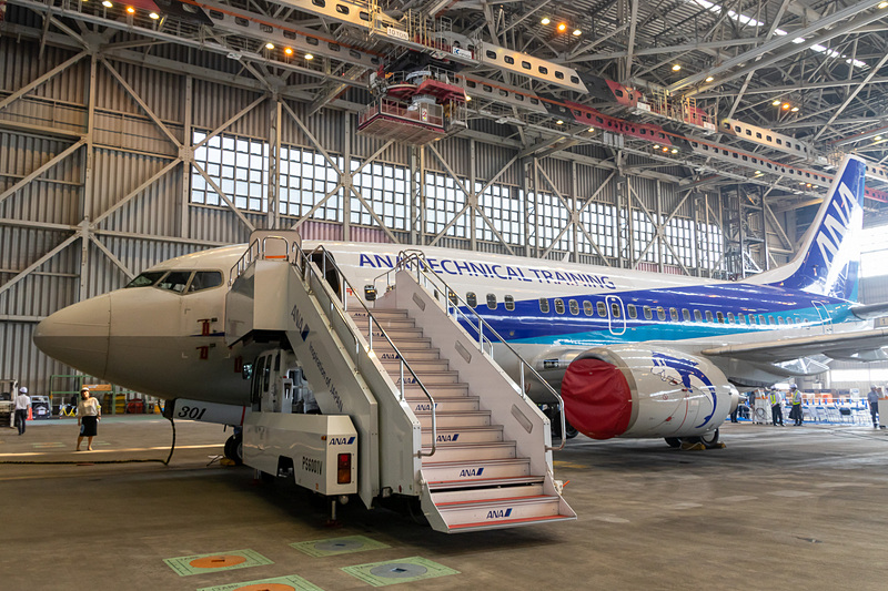 「スーパードルフィン」の名称で北から南まで運航していたボーイング 737-500型機。現在運航中の機体も2020年上期までに全機が退役する。こちらの機体は先に退役したものを訓練専用機材として転用したもの