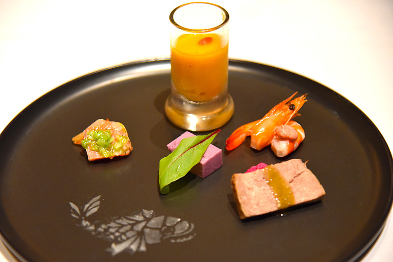 各種さっぱり食材で一気に食モードに入ることができる「季節の前菜盛り合わせ」