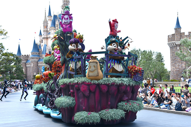 ゴーストの仲間になるとコスチュームが変化。骨が見えるような恐かわデザインとなる