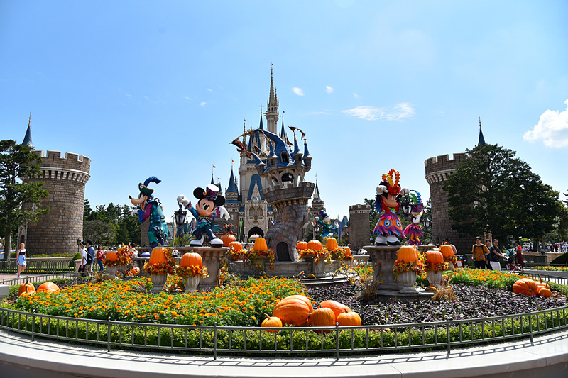 ゴーストの仲間入りしたミッキーマウスたちと一緒に撮影できるフォトロケーションが新たに登場