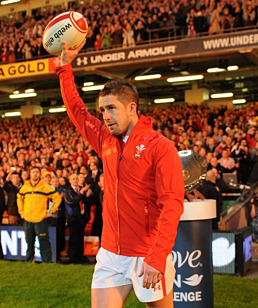 ラグビー元ウェールズ代表シェーン・ウィリアムス氏によるトーク・Q&Aセッションやサイン・写真撮影会を実施