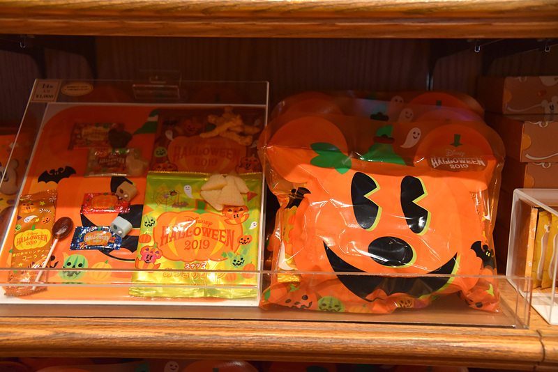 ハロウィーンで配るためのスイーツが満載の「菓子詰め合わせ」
