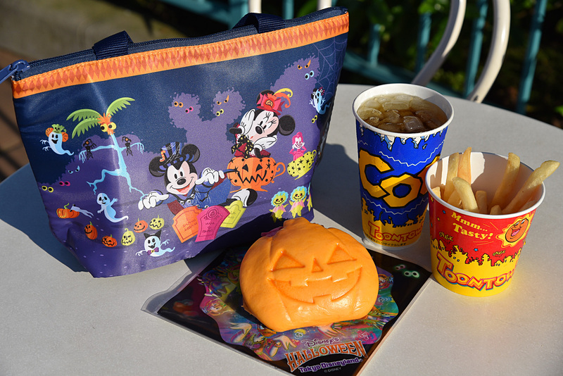 「ヒューイ・デューイ・ルーイのグッドタイム・カフェ」の「スペシャルセット」と「スーベニアランチケース」