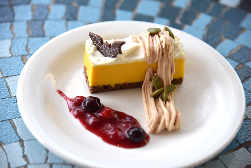 秋の定番栗とかぼちゃが一皿に。「パンプキンムースケーキ」