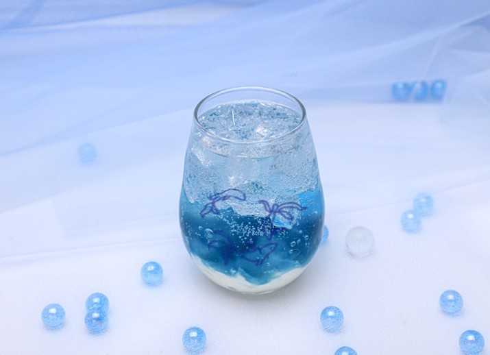 空のサカナソーダ（990円）