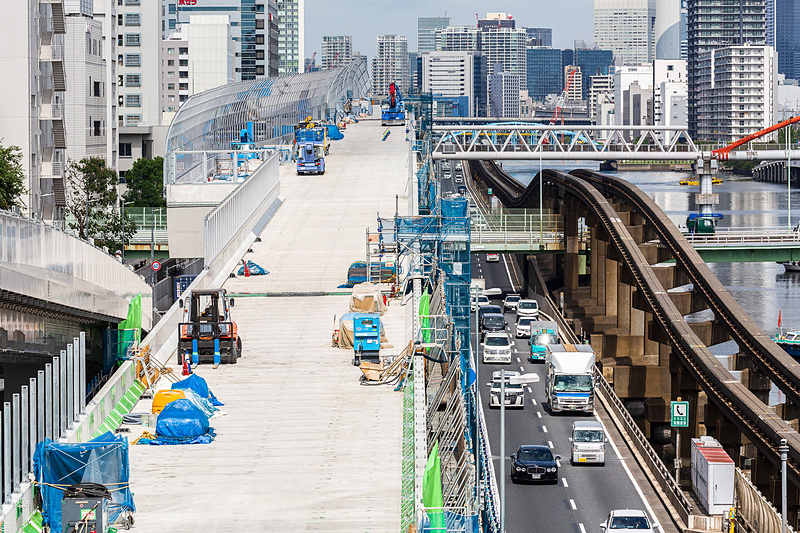 もともとは下をくぐっていた都道316号線と大井水管橋だが更新後は上を越えるようになる