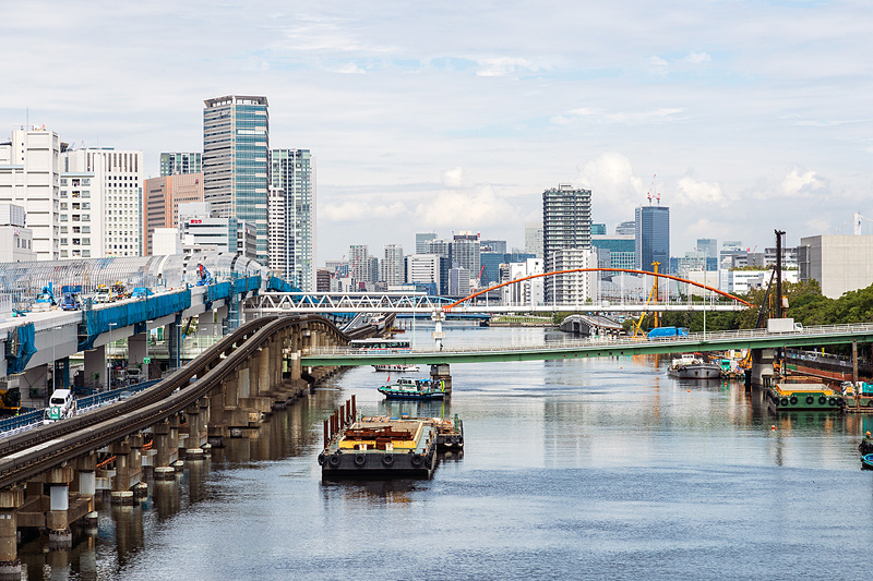 大井水管橋は2連のアーチ型（オレンジ色の部分）だったが道路高を抑えるため片側をトラス型に変更している