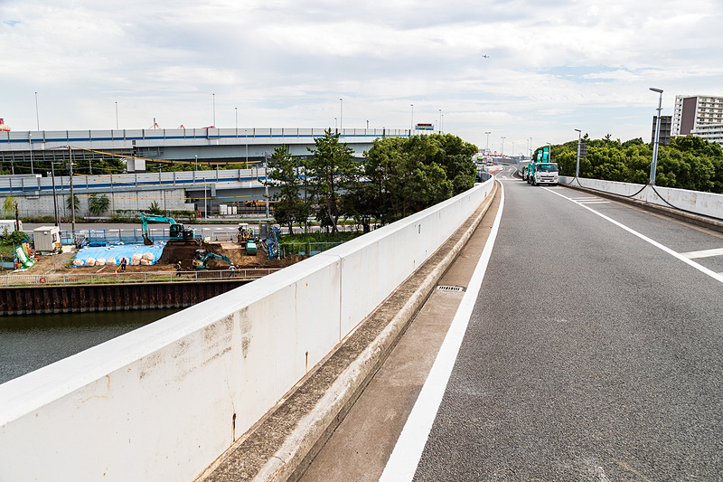 大井JCTと羽田線を結ぶ連絡路。奥が大井JCT、左に伸びているのがC2