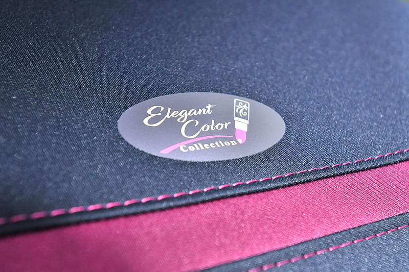 エレガントカラーコレクションのマークも入る。シートカバーの価格は2万9000円（税別）