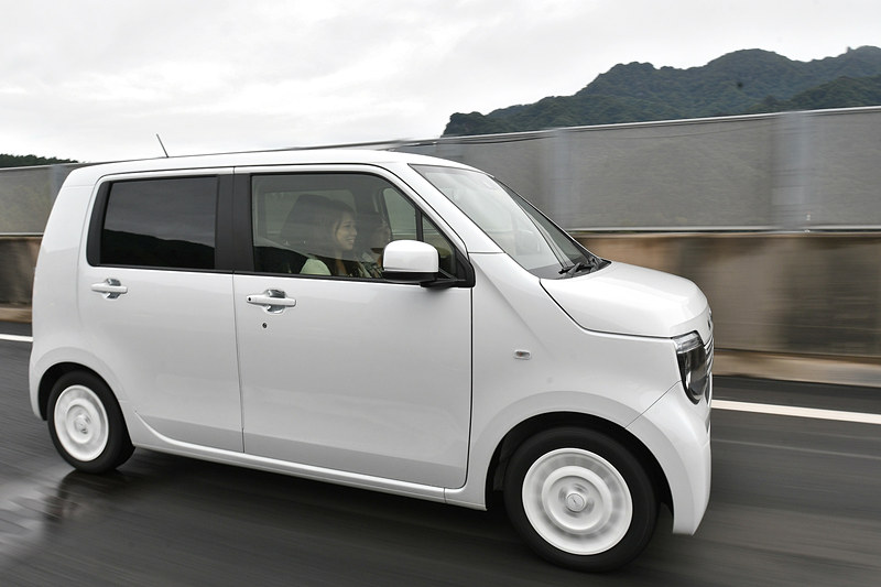 上信越道を走る。レインボー埼玉での教習に加えて、N-WGNの運転支援機能を使うとラクに安全にドライブを進めることができる