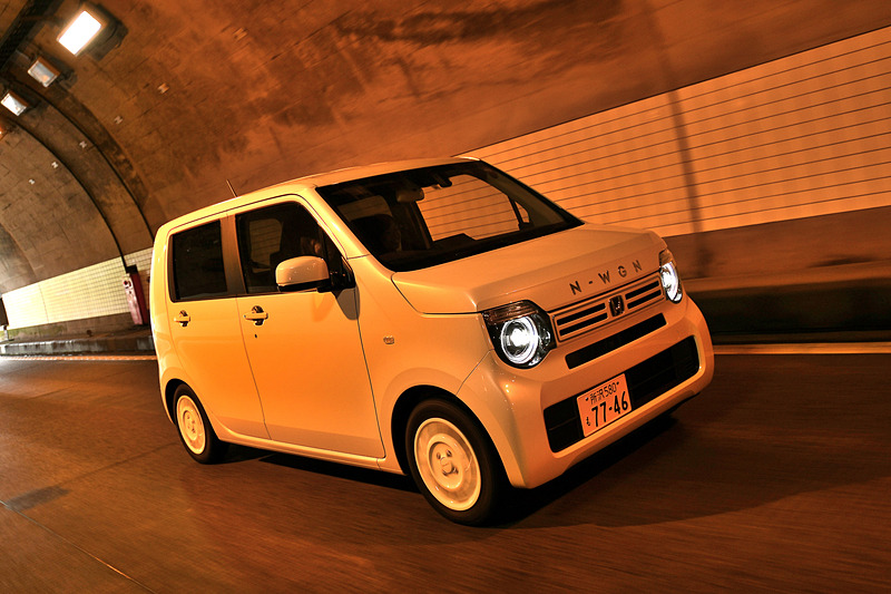 上信越道を走る。レインボー埼玉での教習に加えて、N-WGNの運転支援機能を使うとラクに安全にドライブを進めることができる