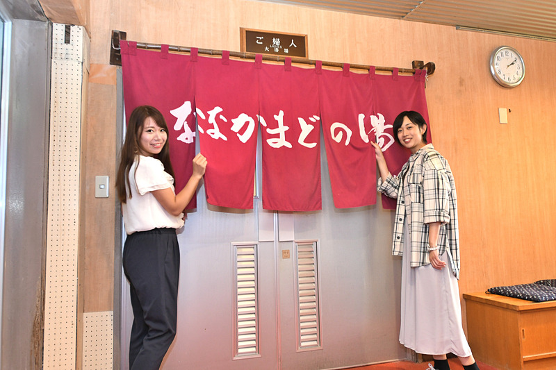 試合（？）のあとはようやく温泉へ。万座プリンスホテルは温泉だけの利用もオーケー！　11時から16時まで利用可能で、料金は大人1名1300円。小学生以下の子供は650円。レンタルバスタオル（1枚300円）があるのもうれしい。「こまくさの湯」「しゃくなげの湯」「ななかまどの湯（内湯）」と3つの温泉がある。なお、タトゥーなどがある方の入浴は固く断っているとのこと