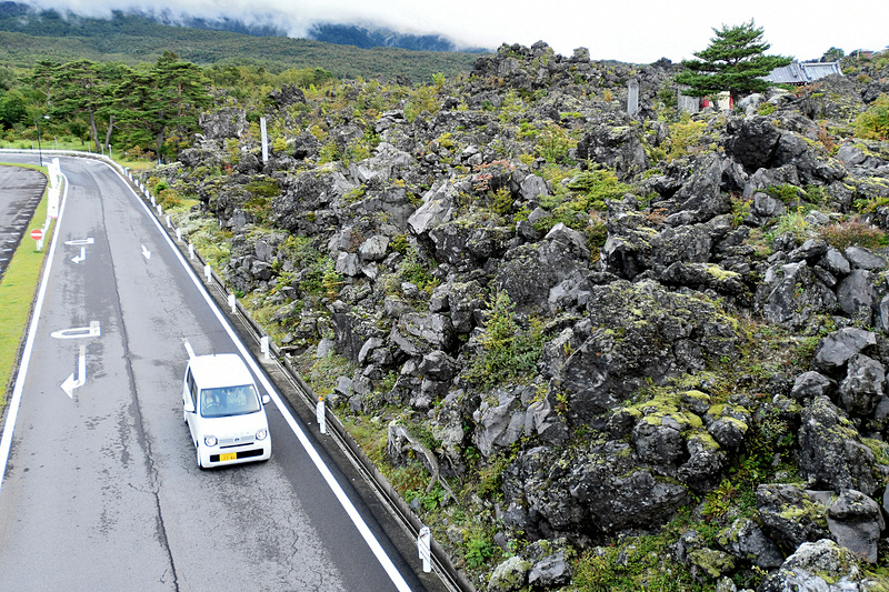 鬼押出し園に到着。まわりの道路から絶景である