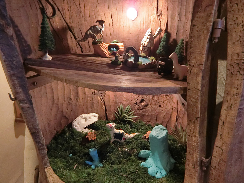 さまざまなメルヘンなミニチュアで彩られる店内