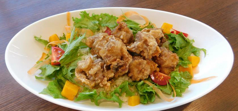 有珠山SA（上下線）「しか肉とバジルライス」（880円）