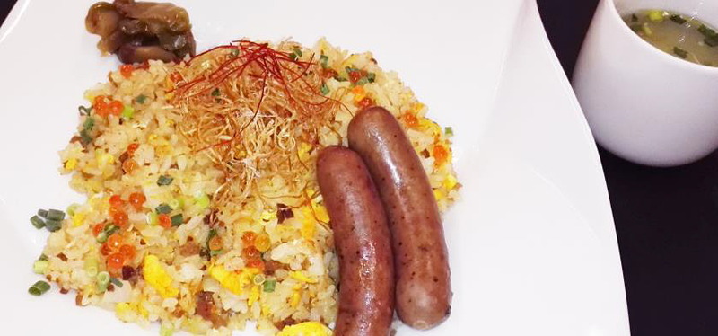 輪厚PA（上り線）「エゾ鹿そぼろ炒飯 鹿肉ソーセージ添え」（900円）