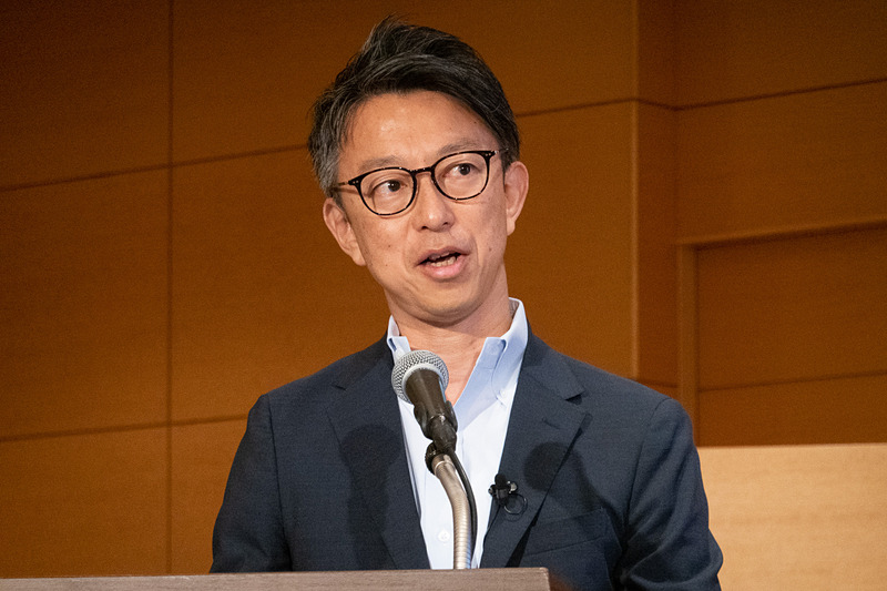 サービスについて説明する小田急電鉄株式会社 経営企画本部 経営戦略部長 久富雅史氏