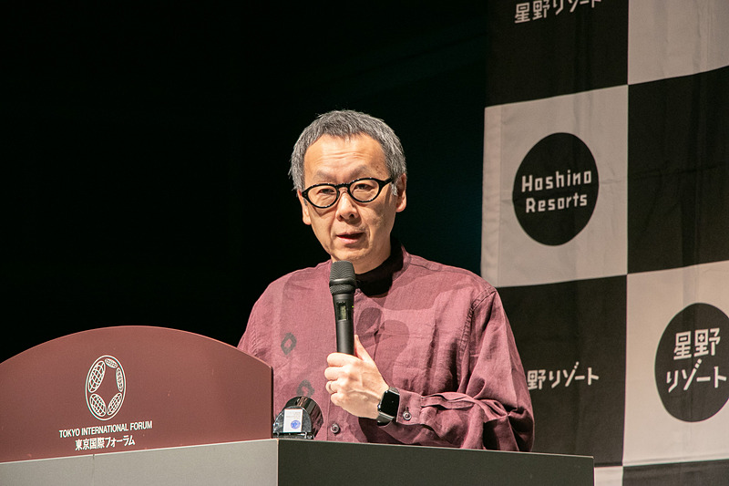 「星野リゾート　サーフジャック ハワイ」について説明する星野リゾート 代表 星野佳路（よしはる）氏