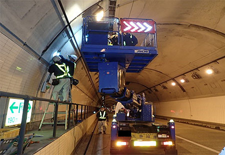 横断配管補修作業