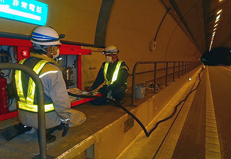 トンネル非常用設備点検