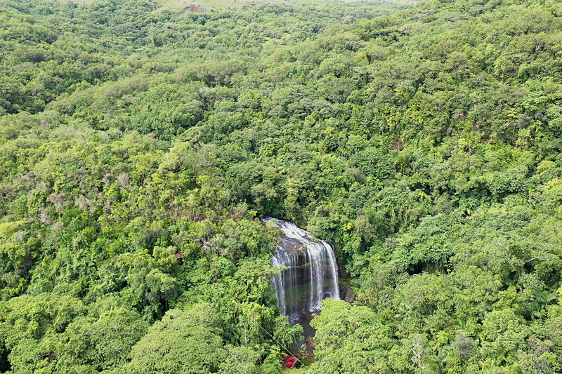 ガラスマオの滝を上空から
