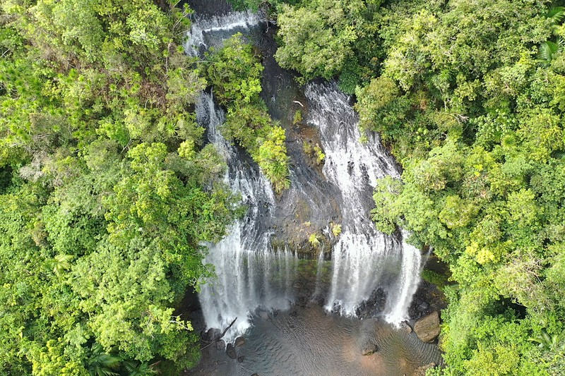 ガラスマオの滝を上空から