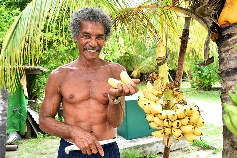 カヤンゲル島のオーナーさんが出迎えてくれます