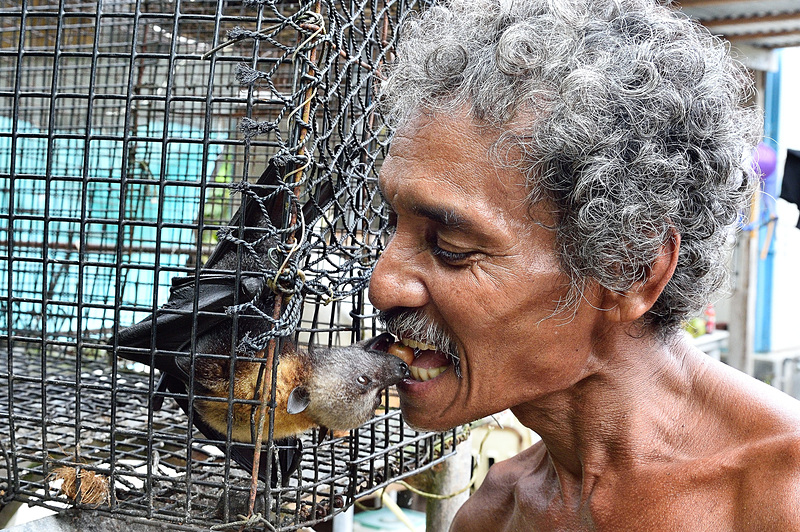 カヤンゲル島のオーナーさんが出迎えてくれます