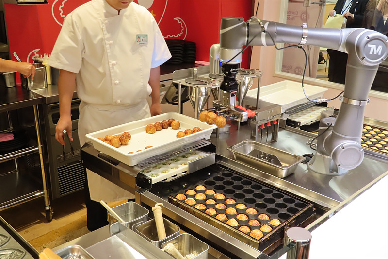 たこ焼き調理ロボット「ハッピー」