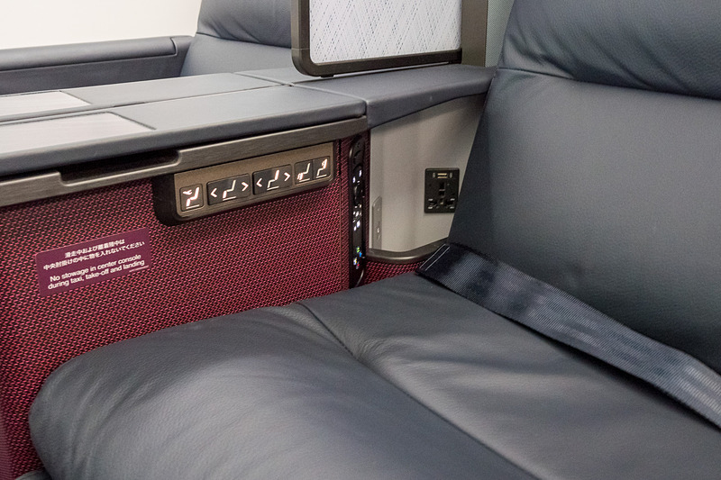 シート手元のコントローラなど