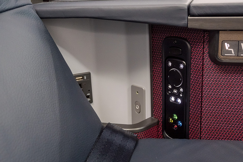 機内エンタテイメントサービスのコントローラ