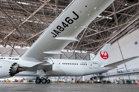 JAL、国内線向けボーイング 787型機を公開。機内は「日本の伝統美