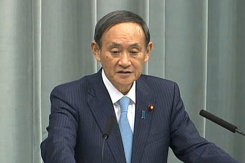 内閣官房長官の菅義偉氏は定例記者会見で「祝賀御列の儀」を延期すると発言した（首相官邸のWebサイトより）