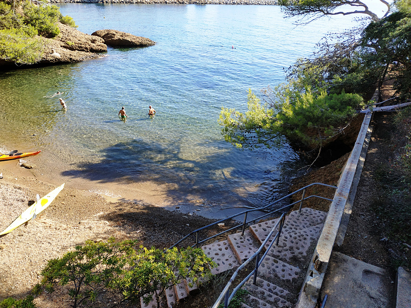 対岸には造船所が見えます（写真右下）