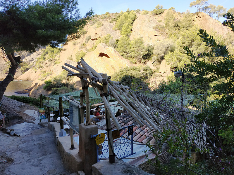 R.I.Fは9時から営業しているので、カランクを眺めながら朝ごはんをここでというのもよさそう