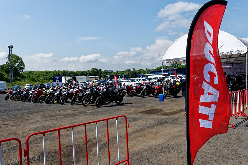 サーキットの東側になるが、巨大なバイク駐車場もある