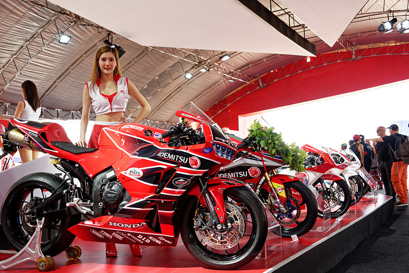 レース参戦車両や歴代のチャンピオンマシンなどを多数展示