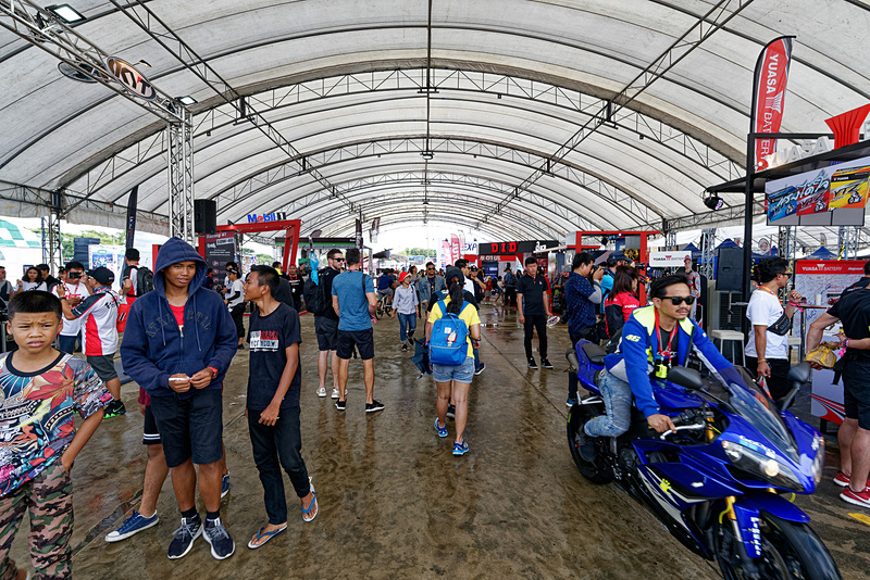 そのほか小さなブースが集まる一角