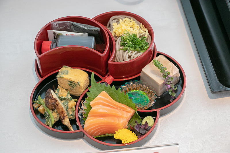 ビジネスクラスのメニュー例（花恋暦）