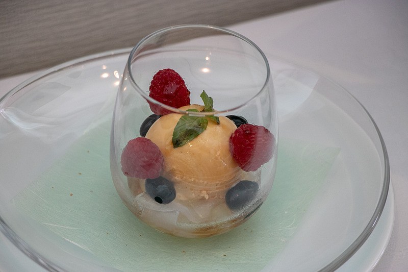 ファーストクラスのメニュー例（京懐石）