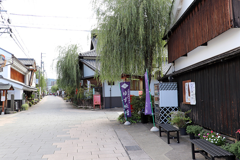 上田城の城下町の風情を残す北国街道柳町