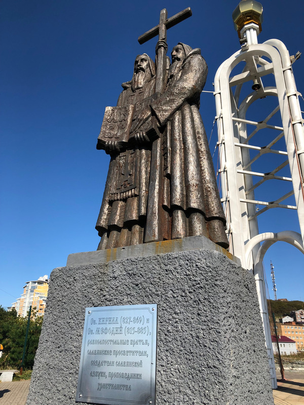 キリルとメフォージー像（写真提供：ANA）