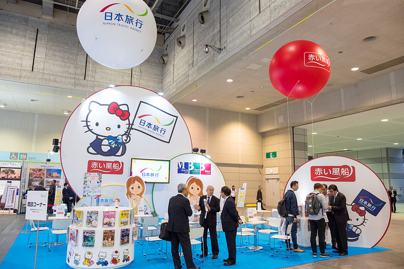 丸みを帯びたデザインが目を引く日本旅行ブース