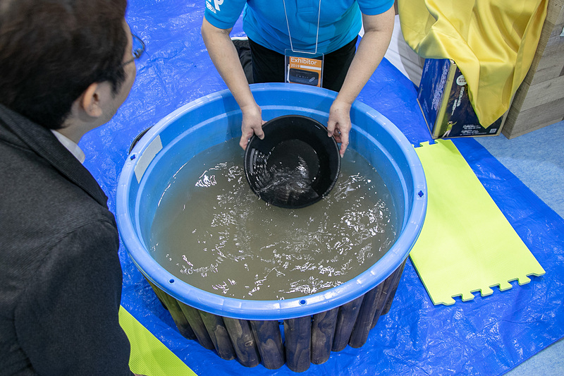 「中国5県体験コーナー」として、岡山県は「mt缶バッチづくり」、広島県は「けん玉体験」、山口県は「観光列車ペーパークラフト制作体験（10月24日～25日）/コサージュ製作体験（26日～27日）」、鳥取県は「麒麟獅子折り紙」、島根県は「銀探し体験/VR銀山」を実施
