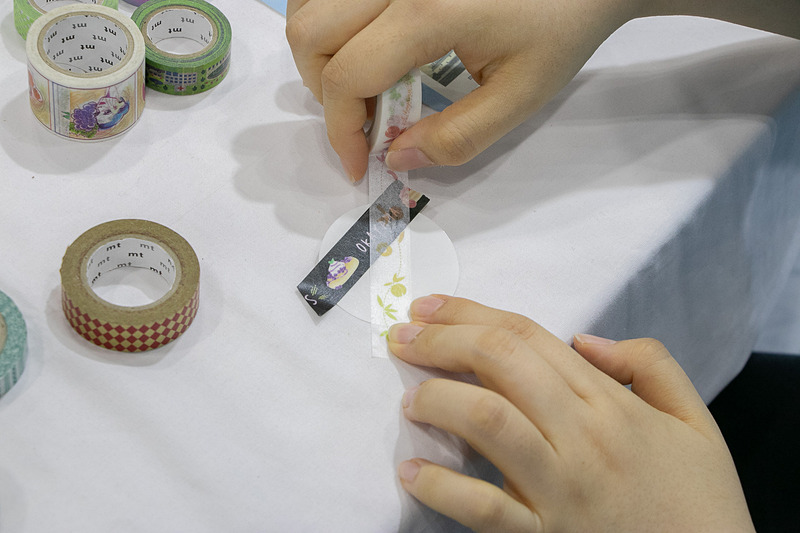 「中国5県体験コーナー」として、岡山県は「mt缶バッチづくり」、広島県は「けん玉体験」、山口県は「観光列車ペーパークラフト制作体験（10月24日～25日）/コサージュ製作体験（26日～27日）」、鳥取県は「麒麟獅子折り紙」、島根県は「銀探し体験/VR銀山」を実施