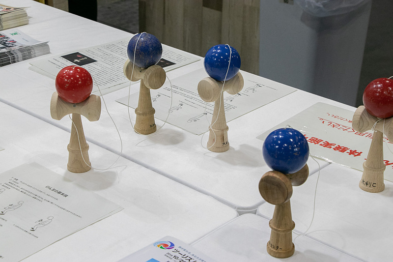 「中国5県体験コーナー」として、岡山県は「mt缶バッチづくり」、広島県は「けん玉体験」、山口県は「観光列車ペーパークラフト制作体験（10月24日～25日）/コサージュ製作体験（26日～27日）」、鳥取県は「麒麟獅子折り紙」、島根県は「銀探し体験/VR銀山」を実施